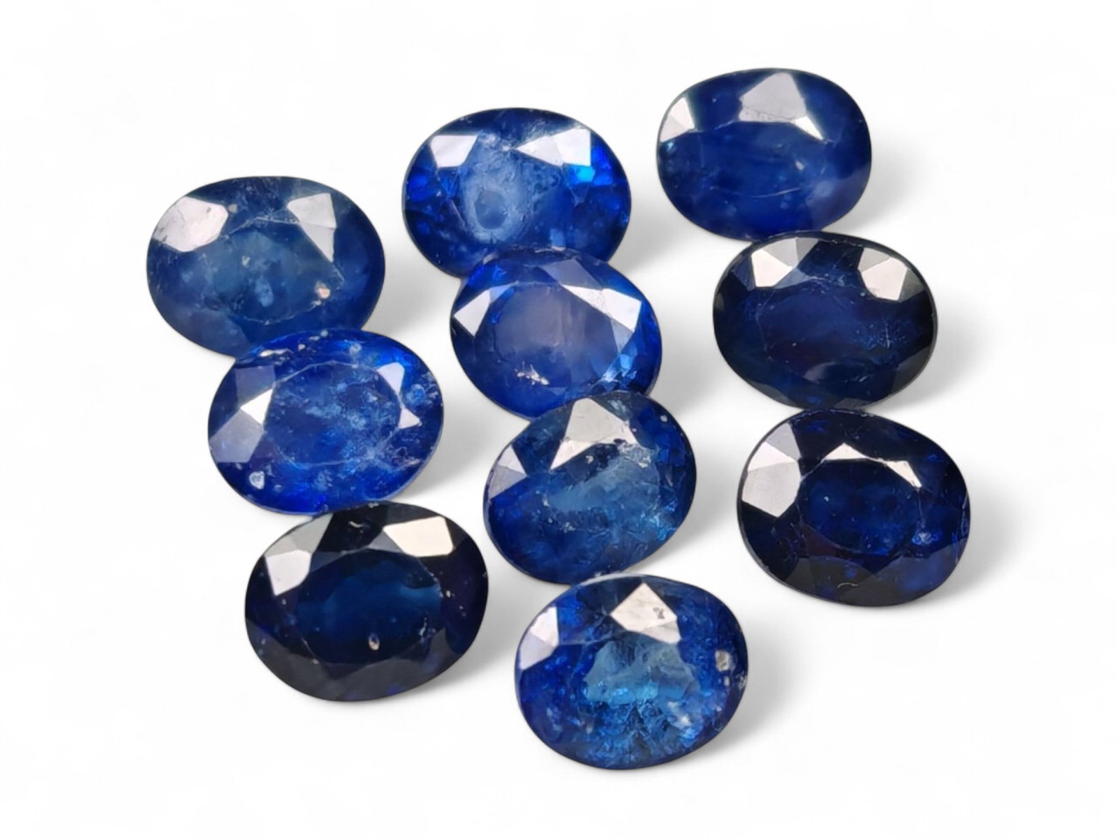 5.66 Carats Royal Blue Sapphire Oval Lot - Natural Ceylon Stones: This captivating lot of oval-cut sapphires exhibits a deep royal blue color, rich and even, with flashes of lighter brilliance across the facets. Each stone, measuring approximately 5.2x4.2x2.1mm, is 