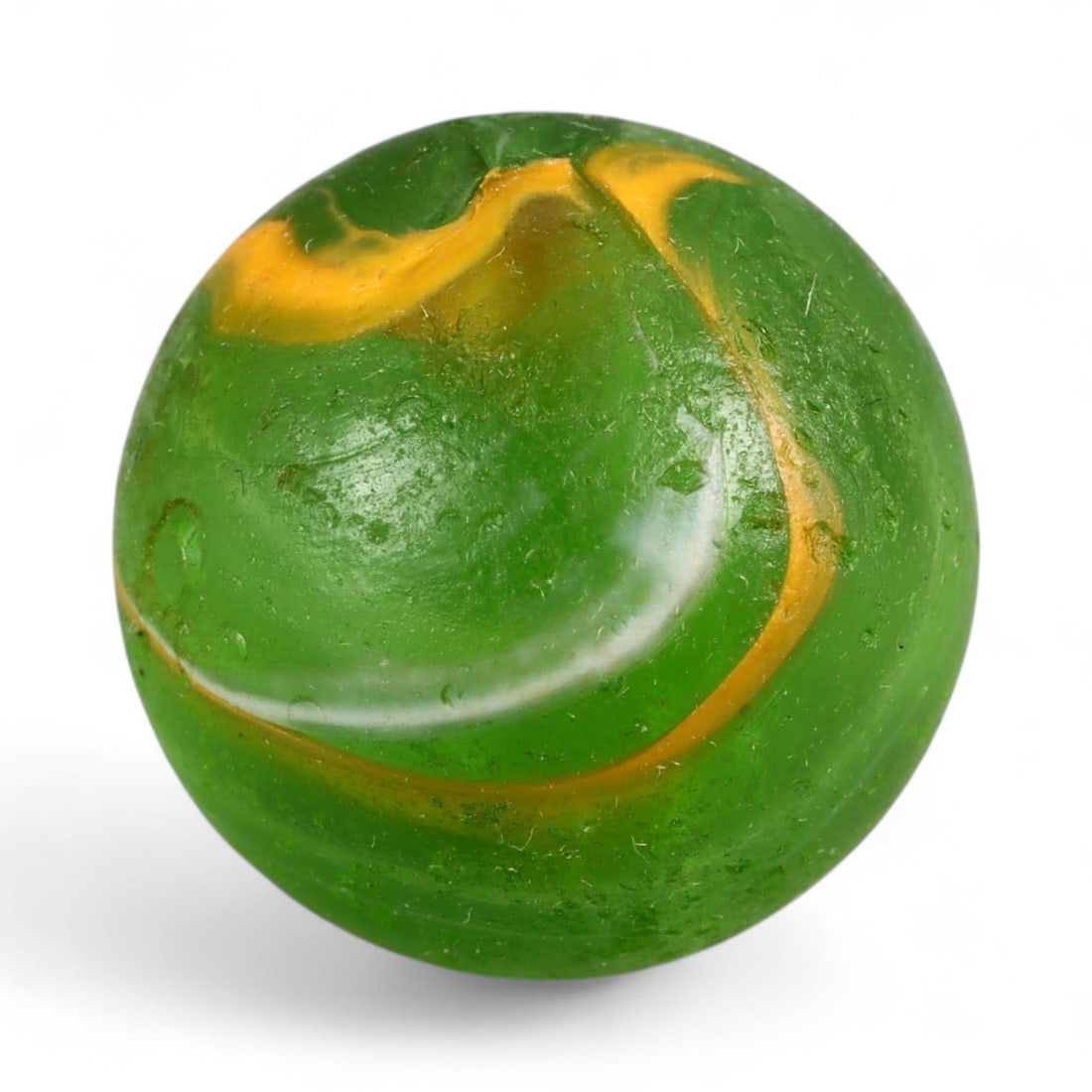 Vintage Handcrafted Glass Marble, Mid-20th Century, 1.7cm: This vintage glass marble represents a fine example of mid-20th century craftsmanship, showcasing the artistry and precision of traditional glassworking before the dominance of industrial production. 