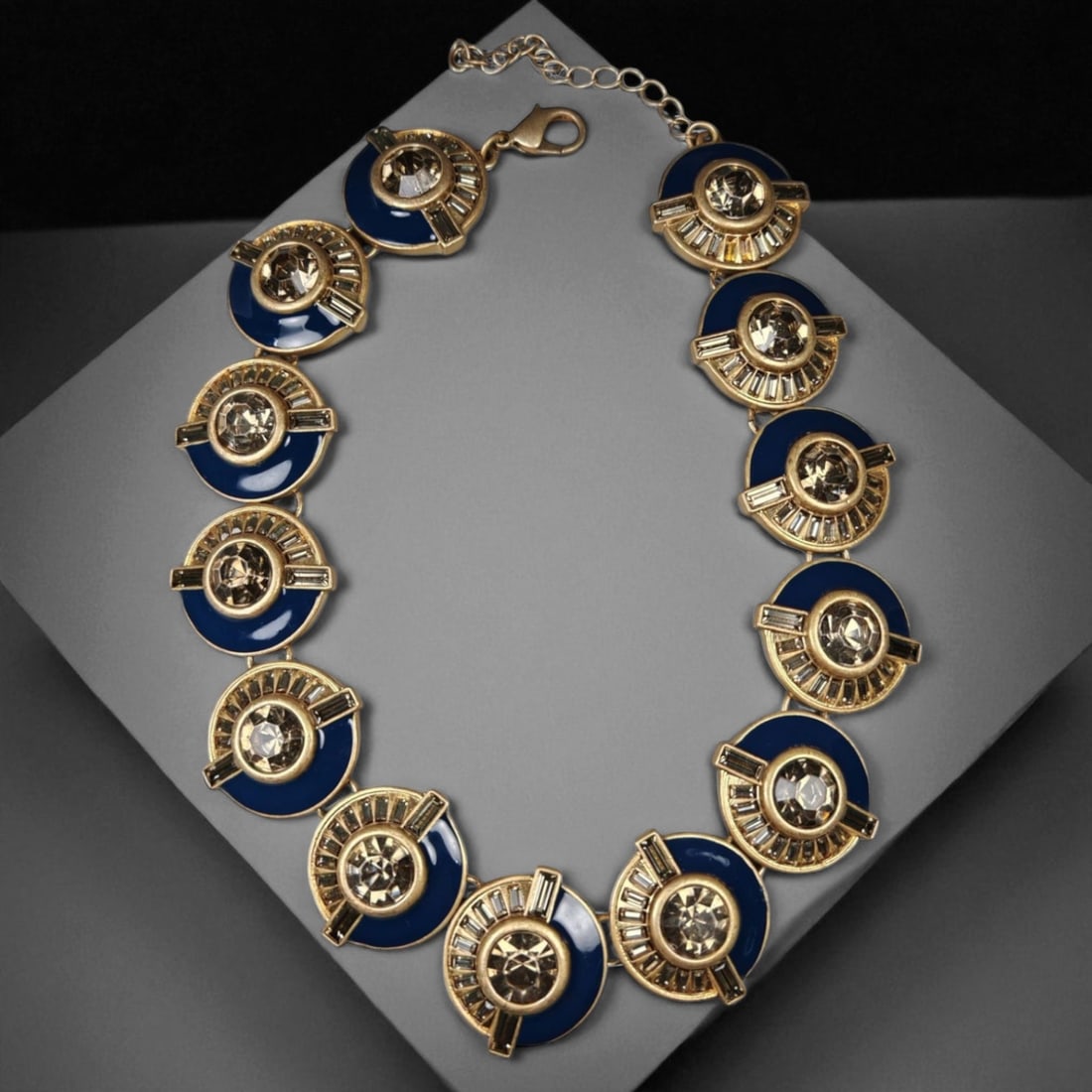 Vintage Fashion Necklace 20cm, Mid-Late 20th Century: A stylish vintage fashion necklace exemplifying the bold and expressive design language of mid-20th century costume jewelry. Crafted from mixed materials such as glass, brass, and plated metal alloys,