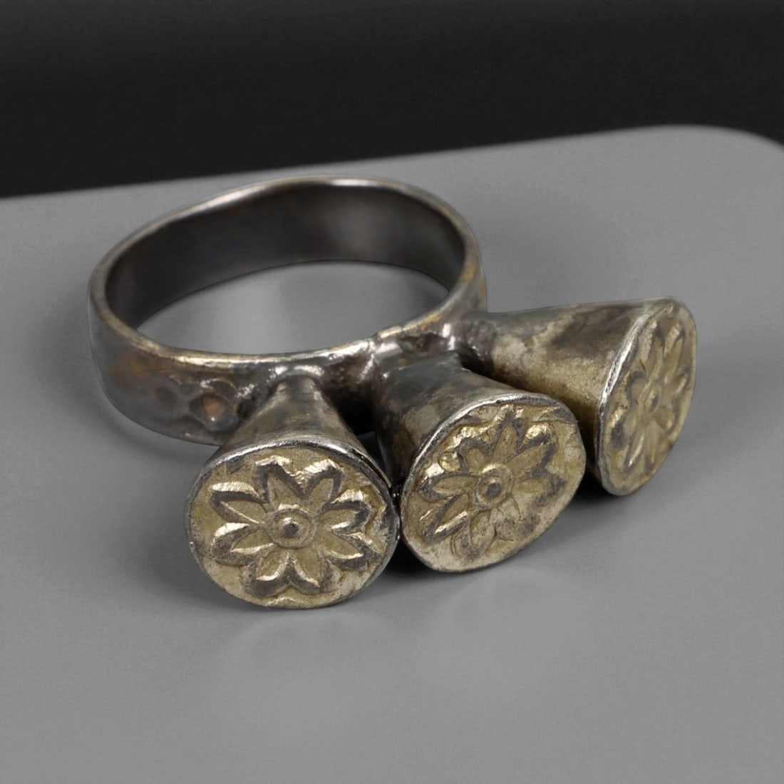 Antique Central Asian Triple Sunburst Silver Ring, c. 19th-20th Century 6g (1 of 3)