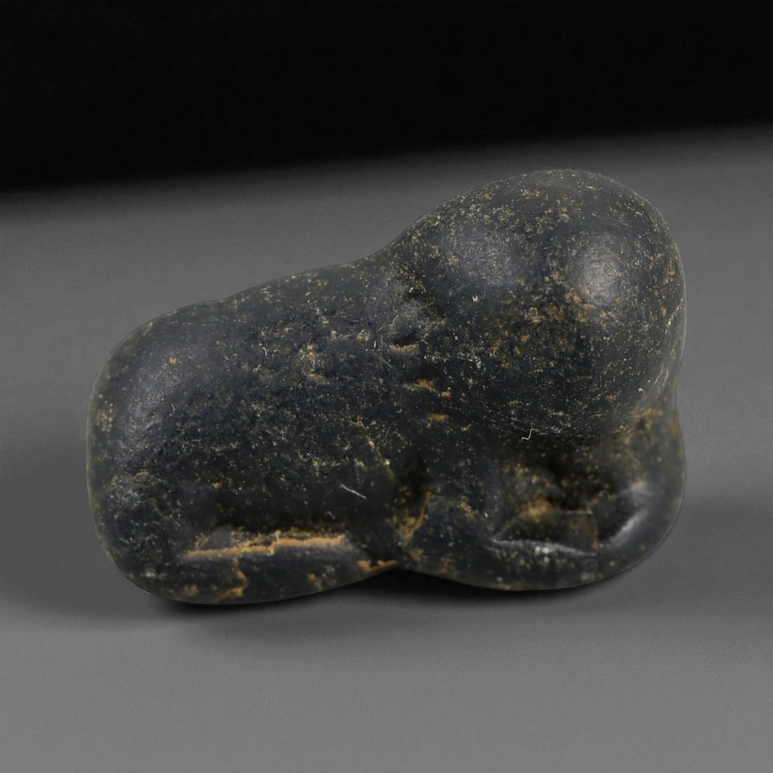 Ancient Bactrian Lapis Lazuli Feline Amulet, c. 3rd-2nd Millennium BCE, 2cm: This finely carved feline amulet, crafted from deep blue lapis lazuli. It originates from Bactria (ancient Afghanistan, c. 2300-1700 BCE), a region celebrated for its lapidary artistry and as the worl