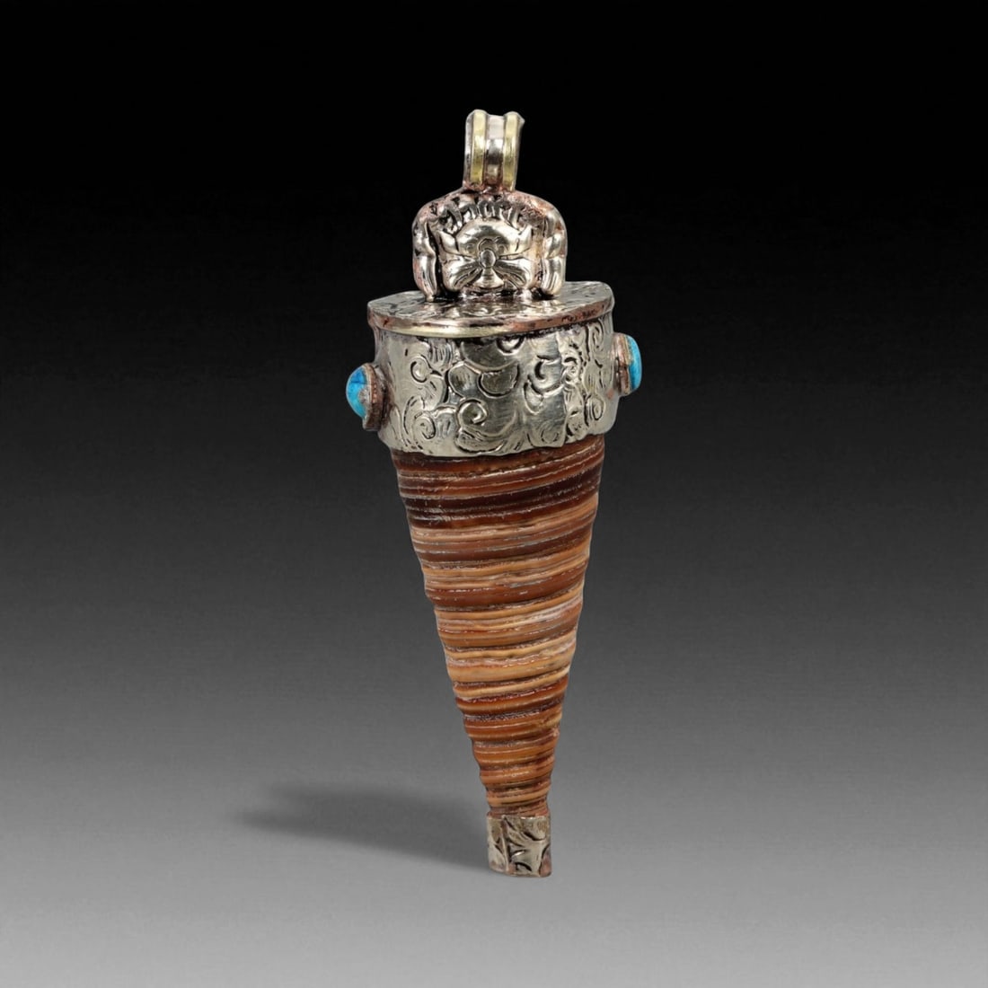 Vintage Himalayan Conch Shell Silver Turquoise Vajra Pendant, 20th Century, 8cm (1 of 2)