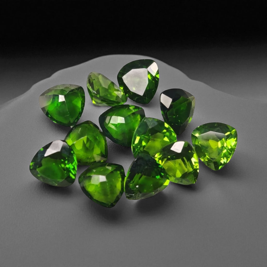 5.37 Carats Deep Forest Green Chrome Diopside Trillion Lot - Natural Siberian Stones (1 of 2)