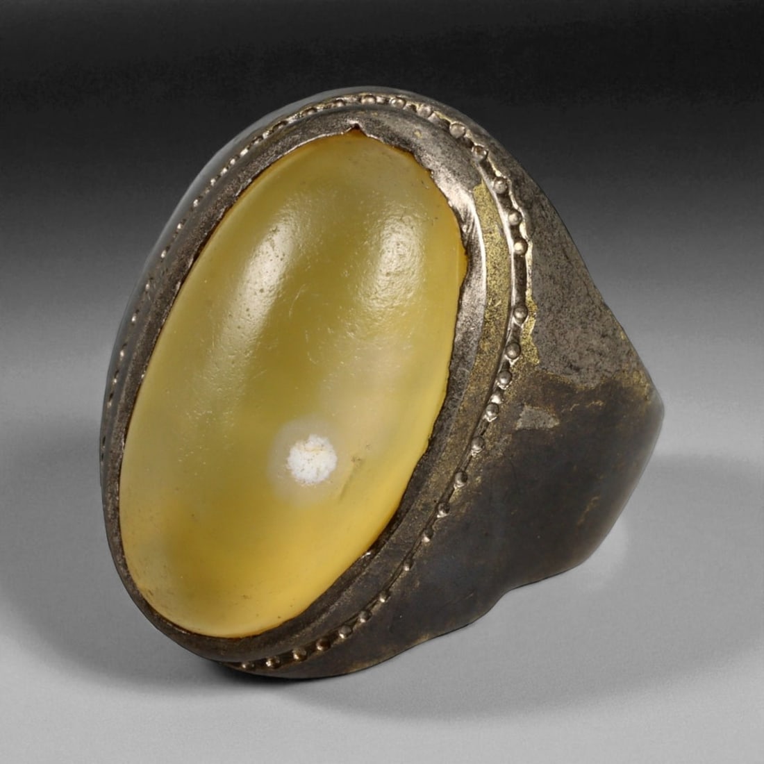 Antique Persian Yellow Agate Silver Ring, c. 19th-20th Century 8g (1 of 3)