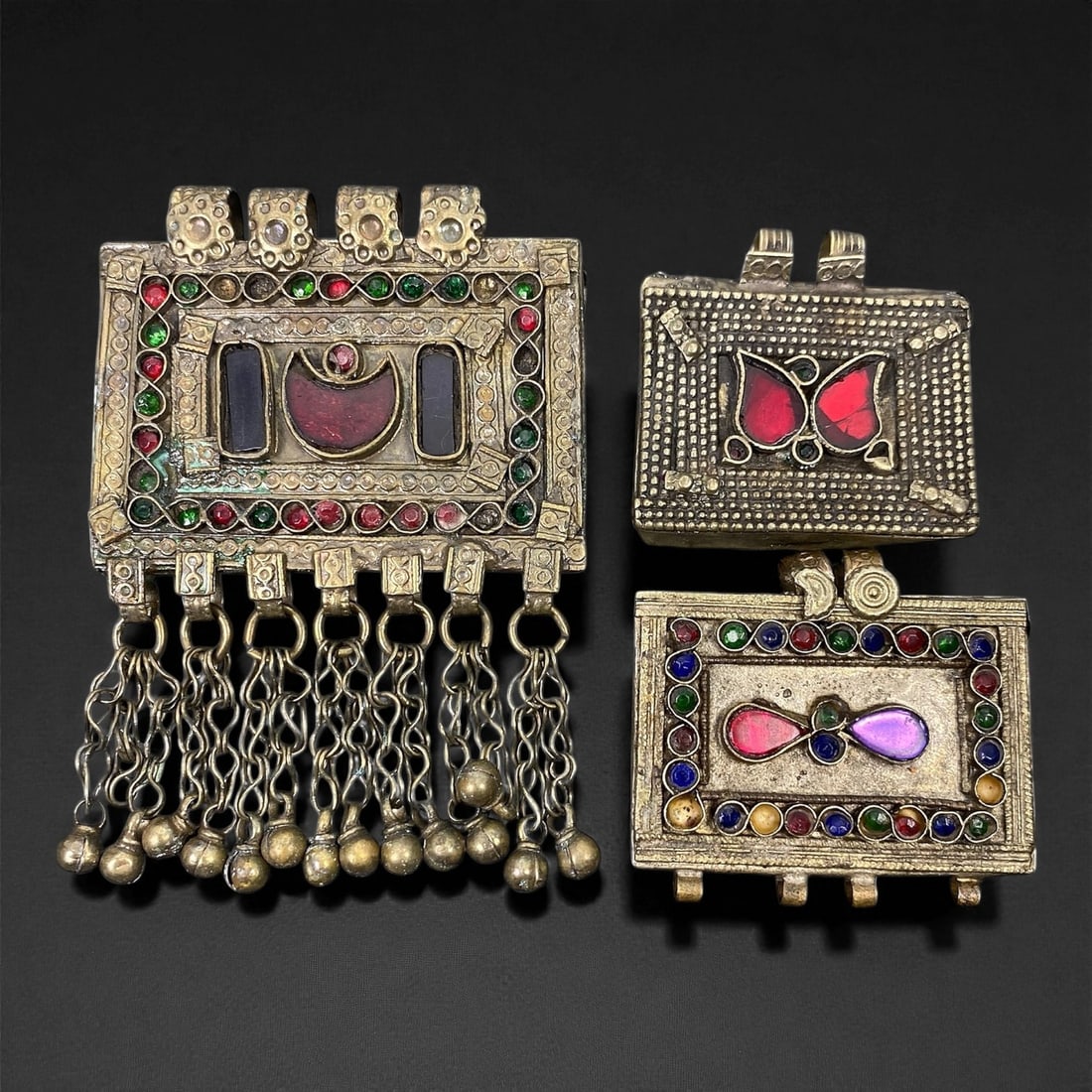 Antique Himalayan Silver Alloy Amulet Box Pendants Set, c. 19th-20th Century, 4.7-7 cm: This captivating set of 3 antique Himalayan amulet boxes, dating to the 19th-20th century, represents the region's deep spiritual and artistic heritage. Crafted in silver alloy and richly adorned with