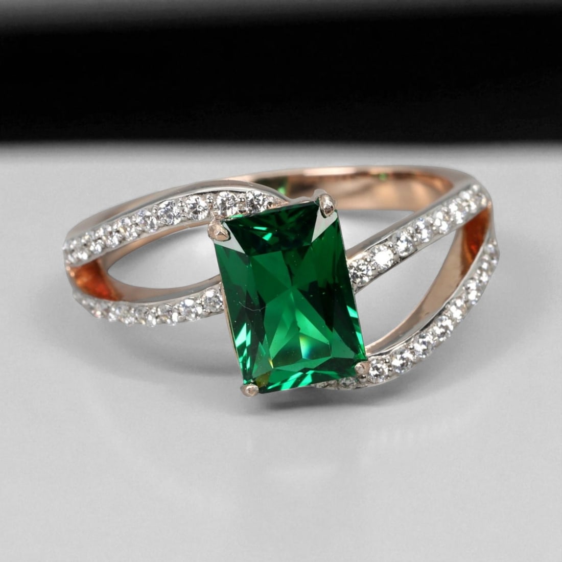 Emerald Infinity Twist Pattern 925 Silver Ring with Chatham Green Gemstone, 7.5 US (1 of 3)