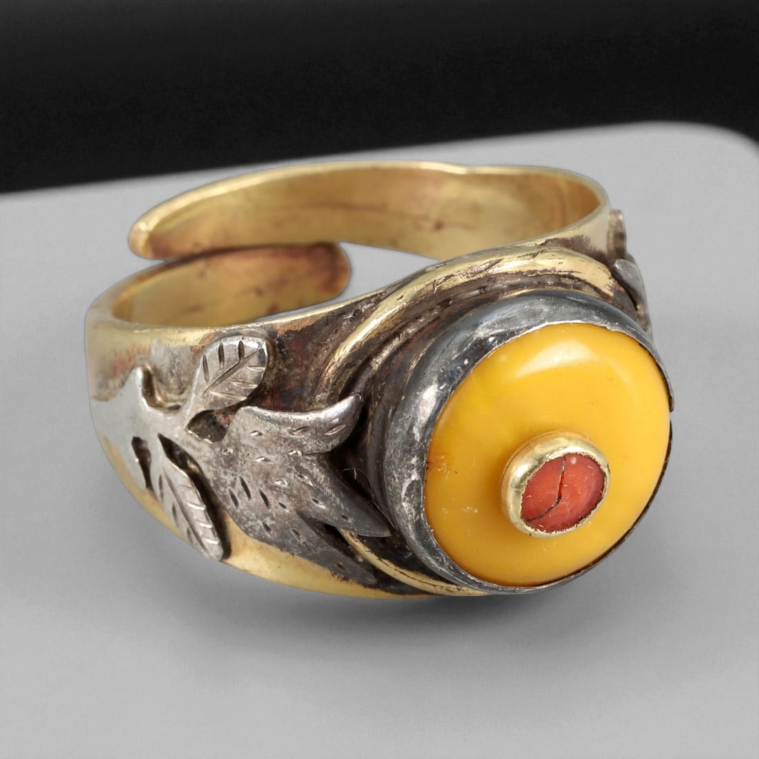 Vintage Himalayan Amber Cabochon Silver Gilt Ring, 20th Century: This bold Himalayan ring, crafted in the 20th century, is centered with a warm amber cabochon, its honey-golden hue glowing with natural inclusions and soft translucence. Set within a silver bezel and