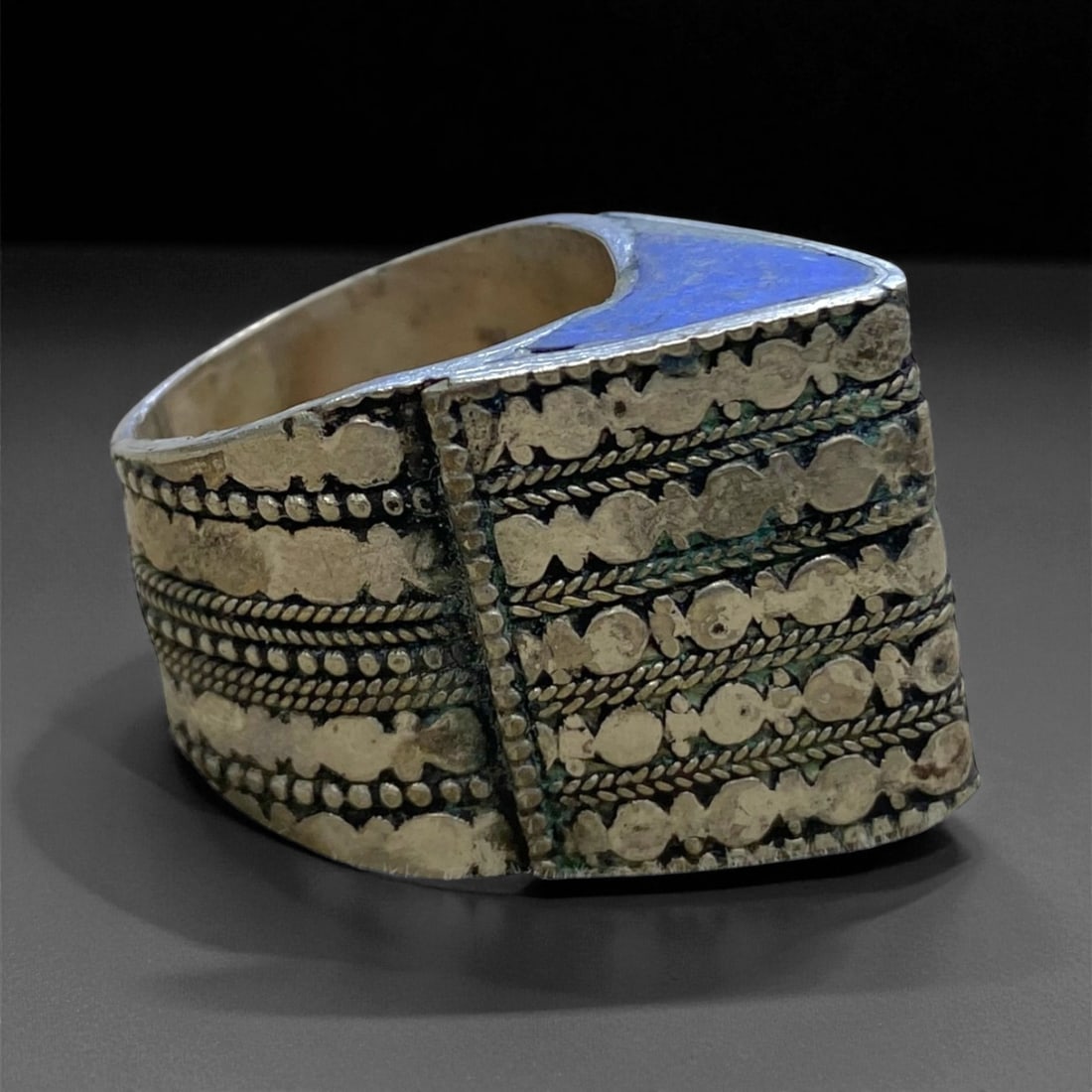 Antique Central Asian Silver and Lapis Lazuli Shield Ring, c. 18th-19th Century, US 8 16g (1 of 3)