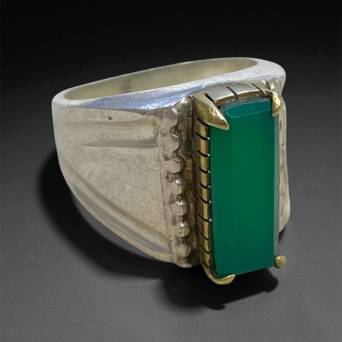 Antique Persian Art Deco Green Onyx Silver Ring, c. Early 20th Century, US 10, 11g: This sophisticated antique Persian silver ring captures the transitional style of the early 20th century, when traditional craftsmanship began merging with modernist Art Deco influences. Its centerpie