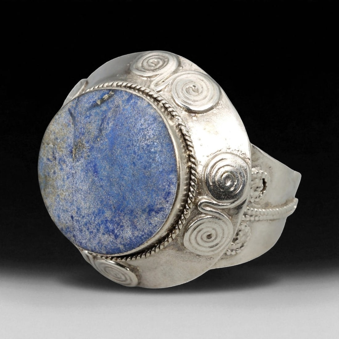 Antique Central Asian Lapis Lazuli Spiral Motif Silver Ring, c. 19th-20th Century, US Size 9 (1 of 3)