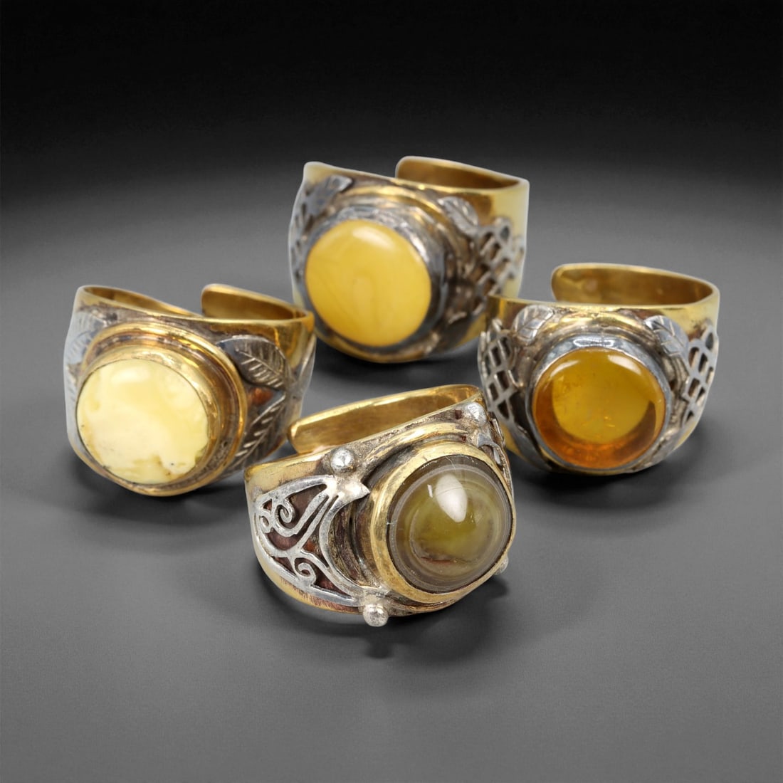 Vintage Himalayan Luk Mik Goat Eye Dzi Silver Gilt Rings Set, c. 20th Century, US 11-12.5: This set of vintage Himalayan Luk Mik goat eye Dzi rings reflects a long-standing tradition in the mountain regions of Tibet, Nepal, and Bhutan, where protective stones and symbolic motifs have been w