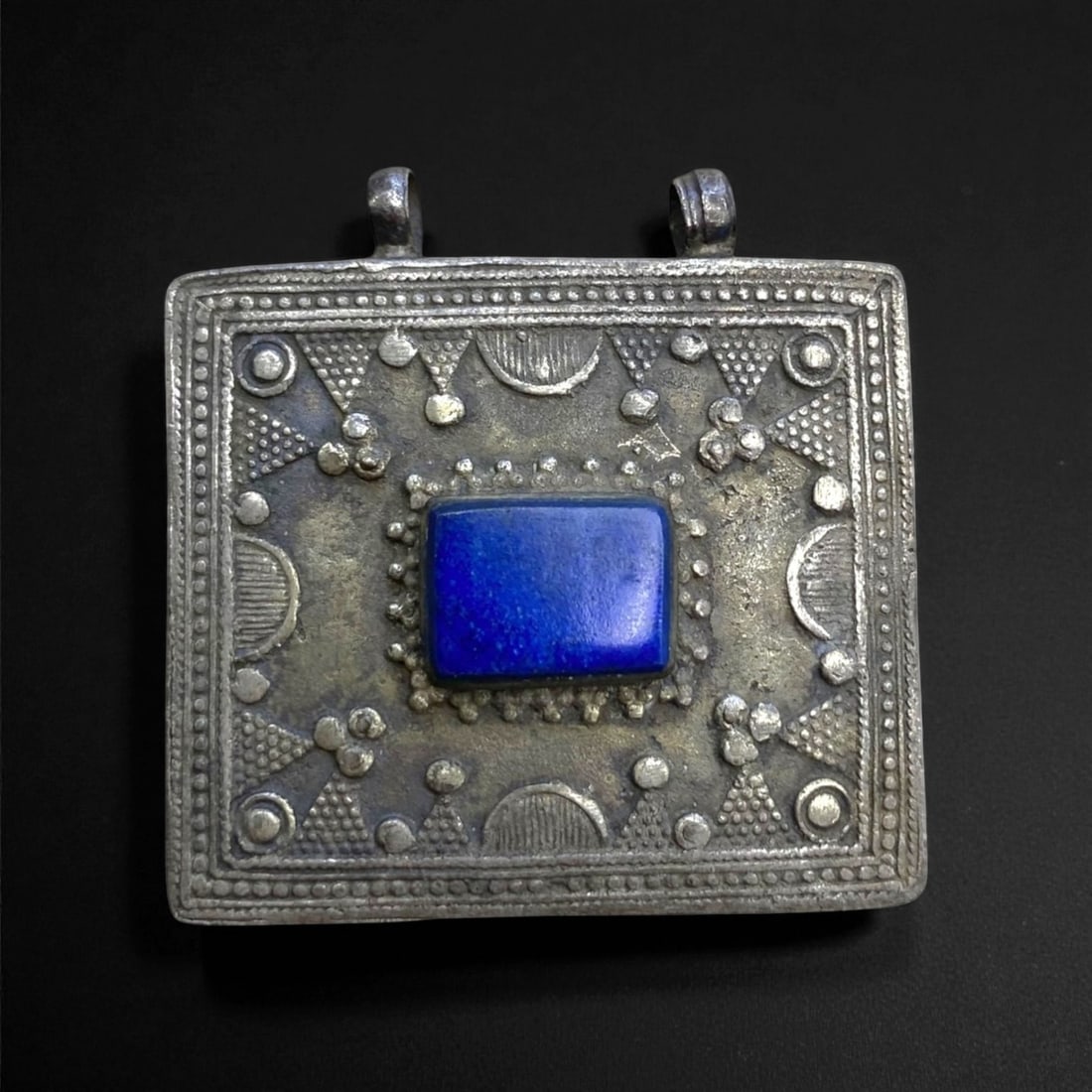 Vintage Tribal Silver Pendant with Lapis Lazuli Inset, 4cm, 21g, 69BB (1 of 2)