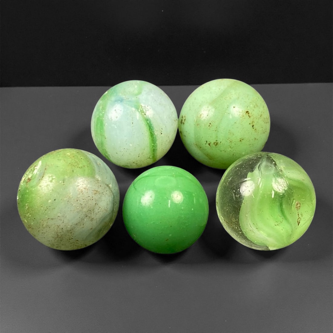 Vintage Glass Marbles Lot, Mid-20th Century, 1.3-1.6cm, 93EK: This charming lot of vintage glass marbles, dating from the mid-20th century, reflects the artistry and playfulness of early handmade and molded glass craftsmanship. These marbles were produced during