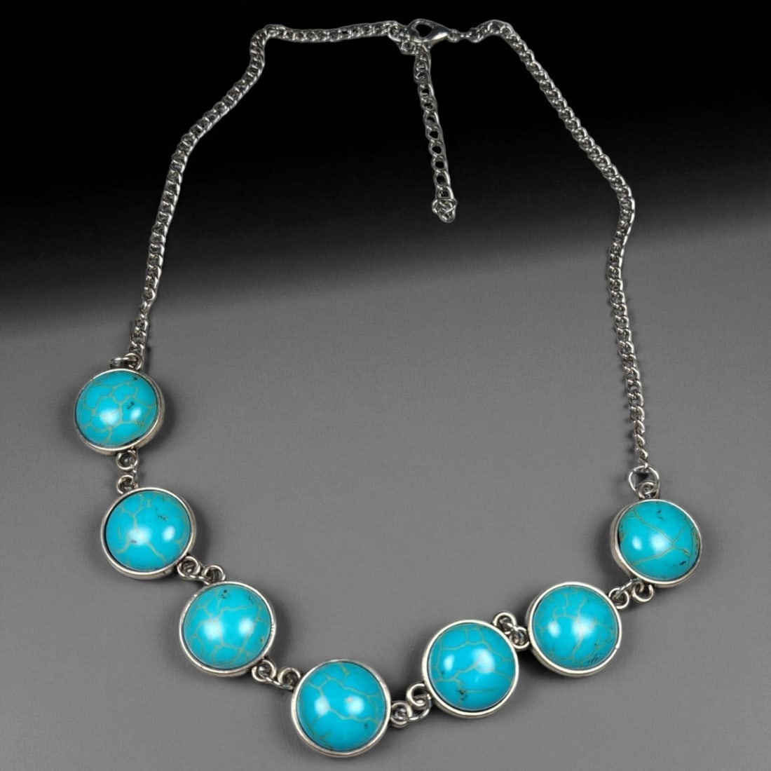 22cm Turquoise Cabochon Necklace - Vintage Silver-Tone Setting, 17WB: This elegant short-length necklace features seven round turquoise cabochons set in smooth silver-tone bezels, forming a balanced and striking collar-style design. Measuring approximately 22 cm, the pi
