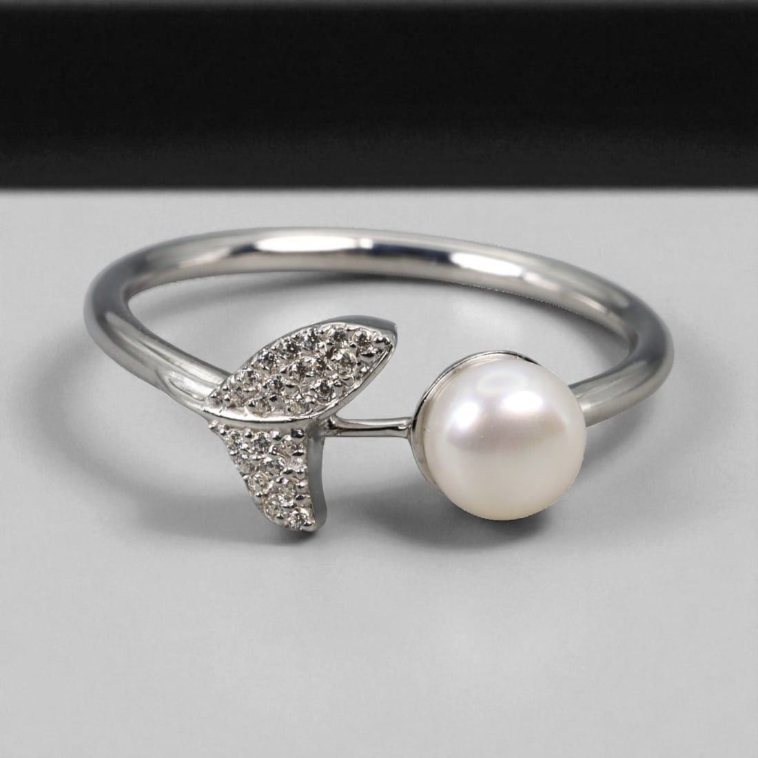 Leaf Whisper Pattern 925 Silver Ring with Cultured Pearl, 7.75 US, 11N: This graceful 925 silver ring highlights the "Leaf Whisper" pattern - a delicate and poetic design that merges natural inspiration with refined craftsmanship. A single cultured pearl rests gently besi