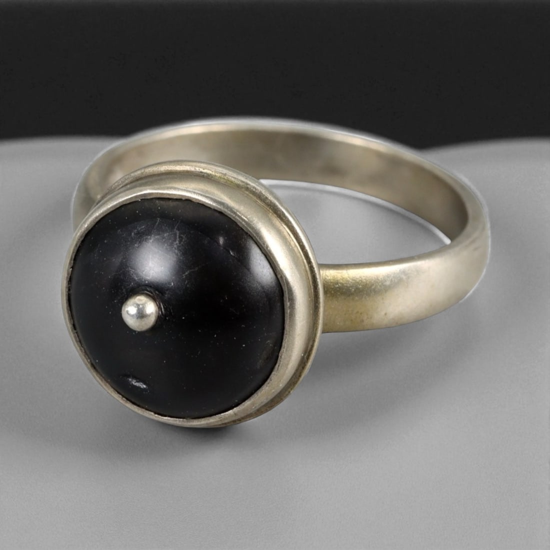 Antique Persian Qajar Silver Ring with Black Agate Dome, c. 19th Century 4g, 41Q (1 of 3)