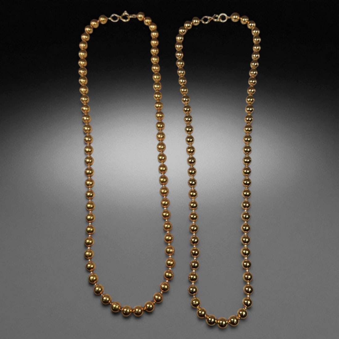 Vintage Fashion Necklace 20cm Collection, Mid-Late 20th Century, Mixed Lot, 72WB: This lot features a curated selection of vintage fashion necklaces representing the diverse design aesthetics of the mid-to-late 20th century. Each piece reflects the evolving trends in costume jewelr