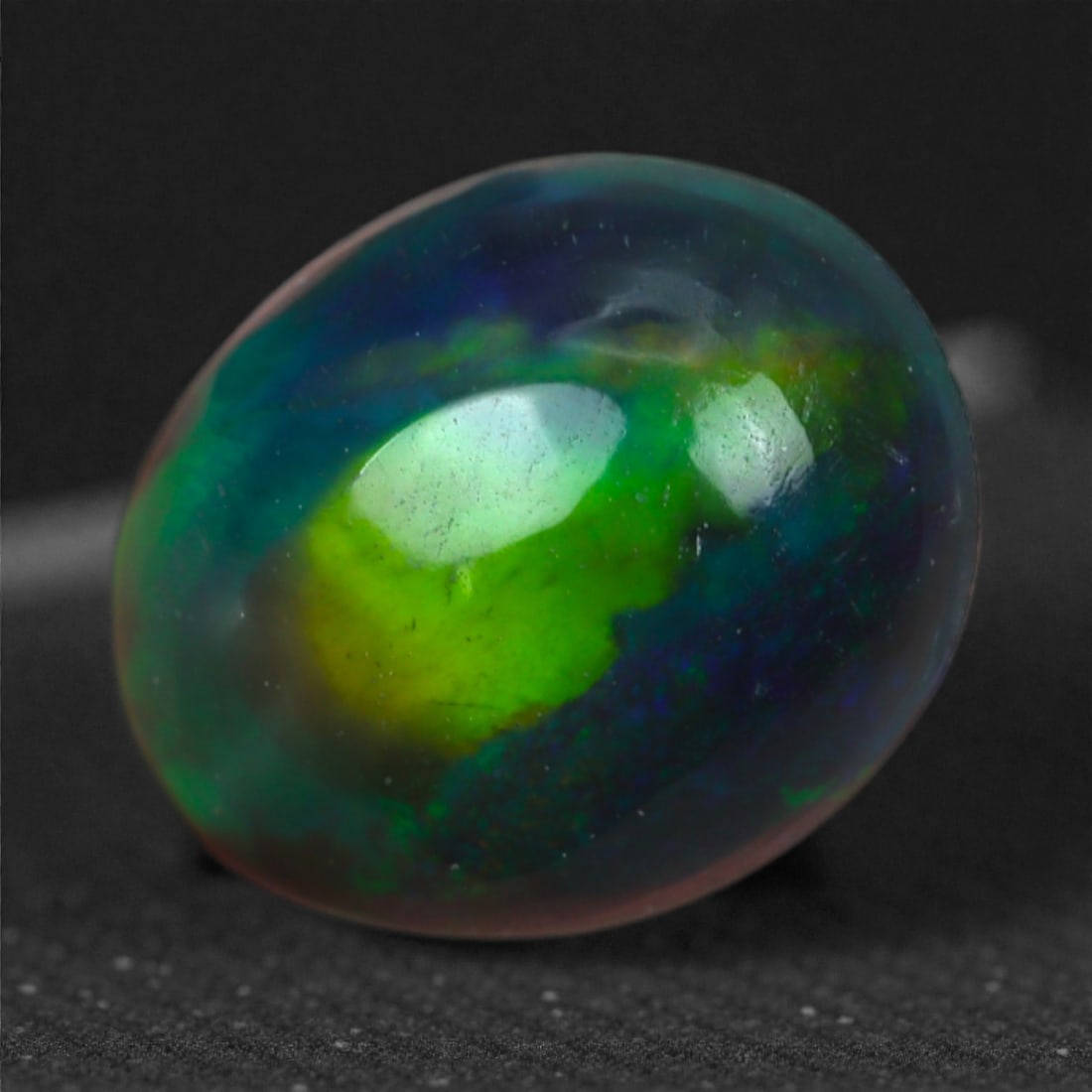 1.10 Carats Deep Emerald and Midnight Blue Oval Black Opal - Natural Welo Origin, 25M (1 of 2)