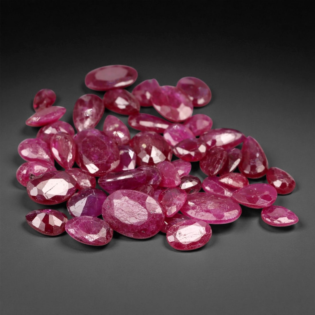 7.26 Carats Small-Faceted Ruby Parcel - Natural Mixed Cuts, 2.5 to 4 mm, 90XE (1 of 1)