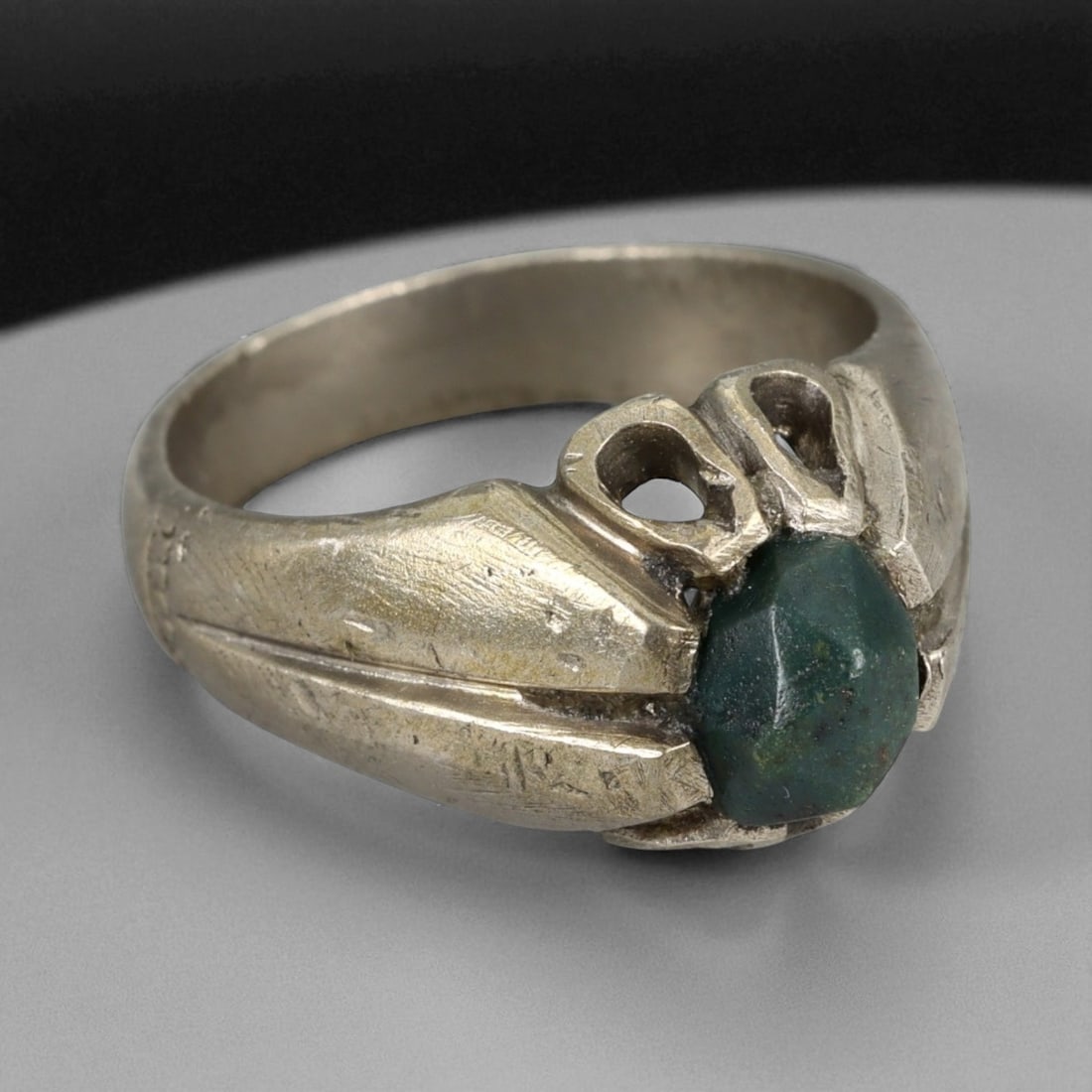 Vintage Eastern Bloc Brutalist Green Stone Silver Ring, Mid-20th Century, 8g, 69Q (1 of 3)