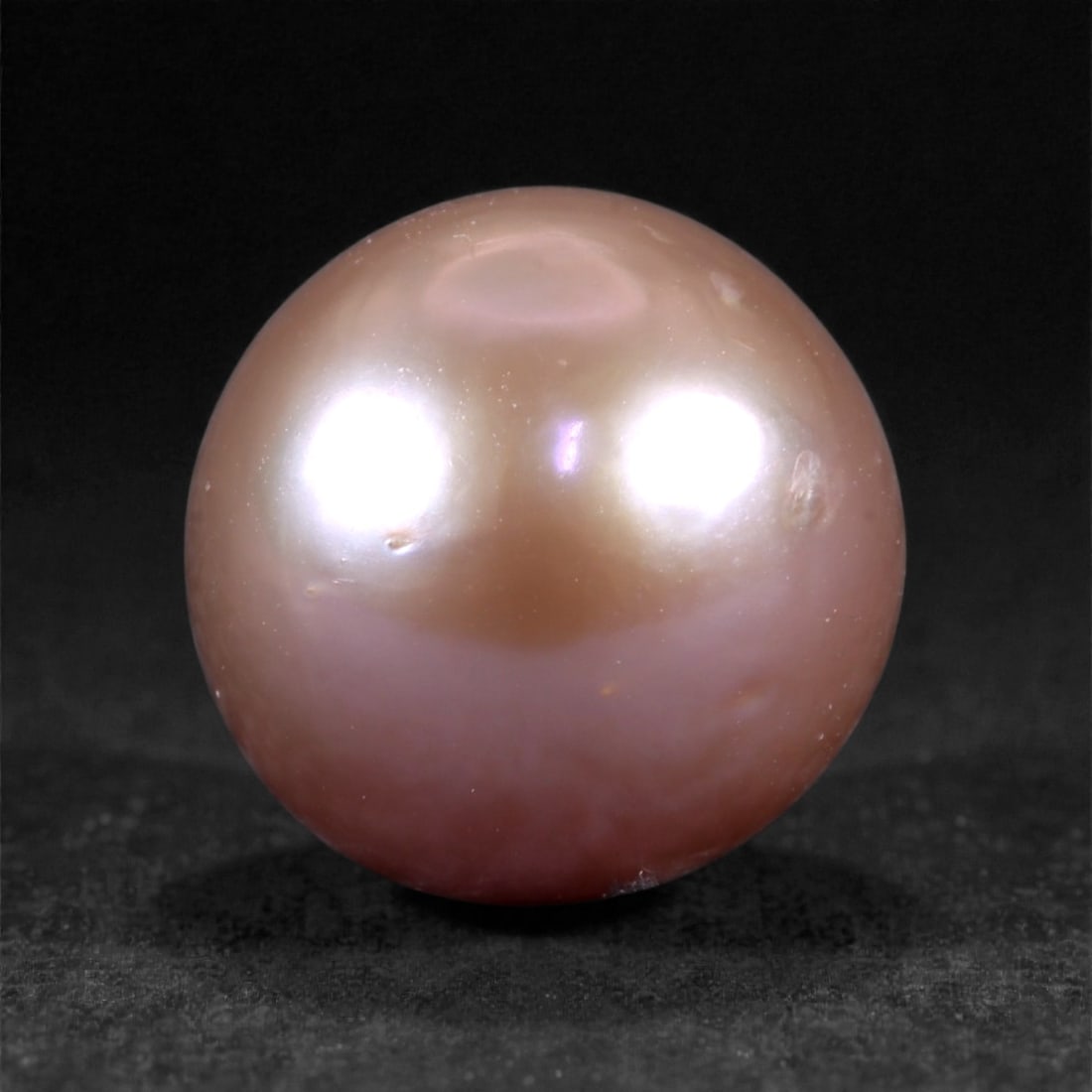 9.83 Carats Rosy Lavender Cultured Pearl - Natural Freshwater Gem, 56XC: This striking cultured pearl showcases a rich rosy lavender hue, gracefully shifting under light with soft pink and golden overtones. At 11.2mm, it commands attention with its bold presence, enhanced 