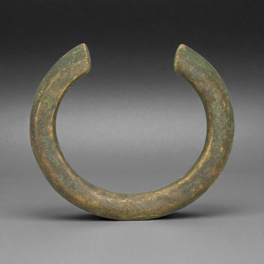 Ancient Roman Bronze Bracelet, c. 1st-3rd Century CE, 8cm, 155g, 90C: This ancient Roman bronze bracelet dates to the height of the Roman Empire, between the 1st and 3rd centuries CE, a time of expansive trade, engineering marvels, and refined metal craftsmanship. Bronz
