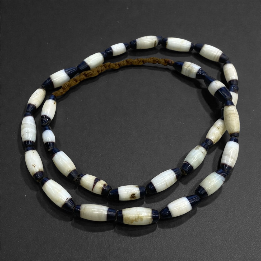 An Antique Glass Bead Strand, Late 19th-Early 20th Century, 47g, 45AA (1 of 2)