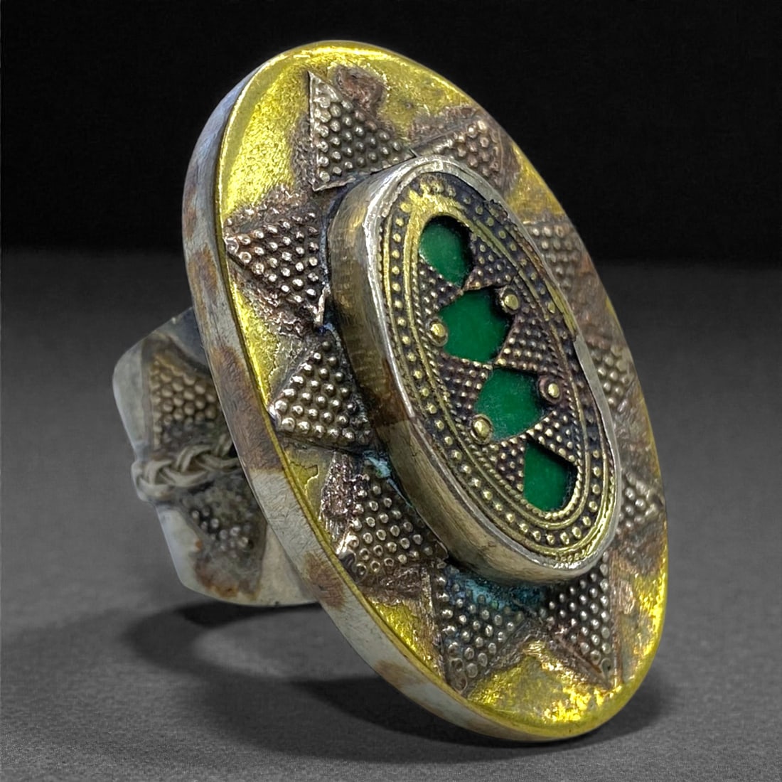 An Islamic Silver-Gilt Ring with Green Glass Inlay and Granulation, 20th Century, 12g, 90AA (1 of 2)