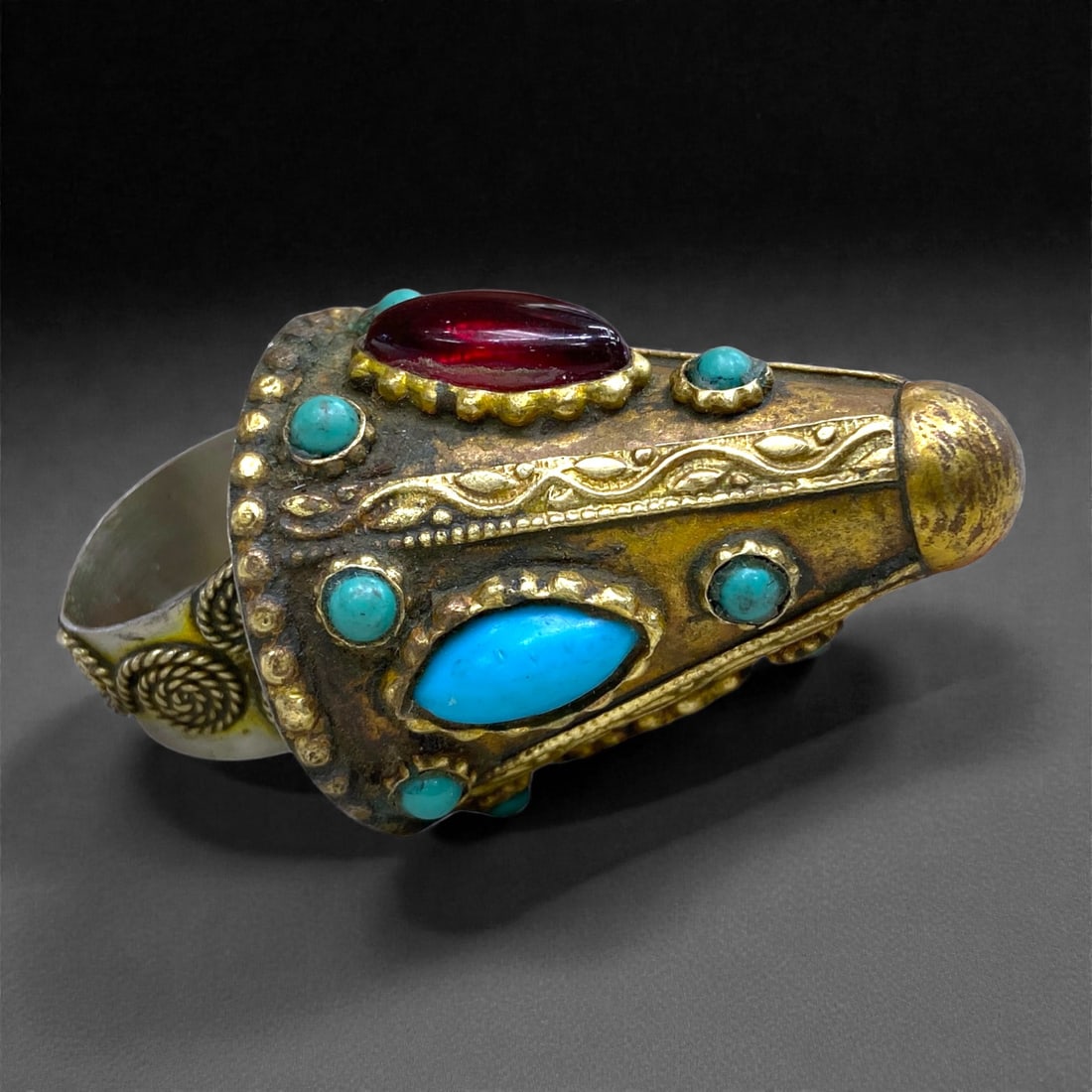 A Himalayan Gilt-Metal and Turquoise-Set Ring, 20th Century, 26g, 82AA (1 of 2)