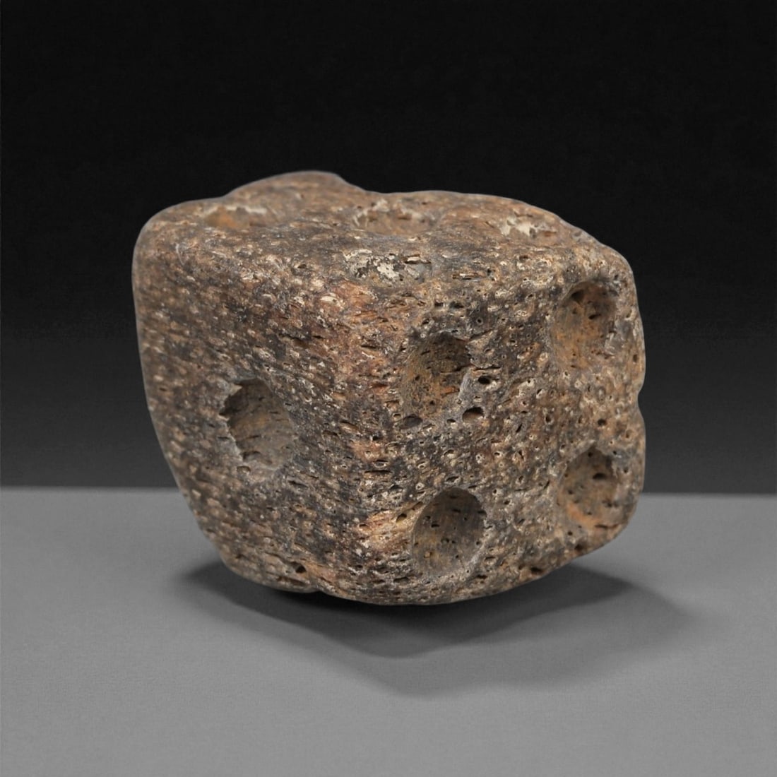 A Roman Bone Gaming Die, 1st-3rd Century CE, 1.3cm, 92ZB (1 of 2)