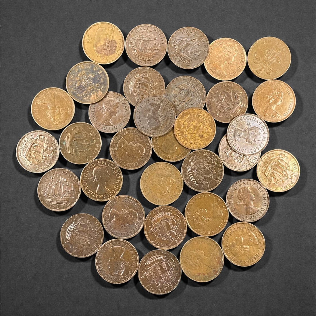 UNITED KINGDOM: Britannia & Ship Half Penny Coin Group, 1950s-1970s, 204g, 9V (1 of 1)