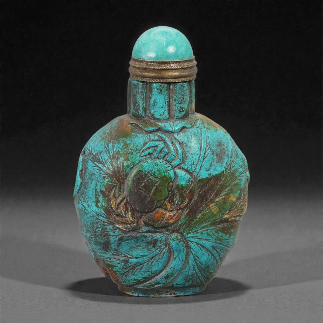 A Chinese Carved Stone Snuff Bottle, Qing Dynasty, 18FG (1 of 2)