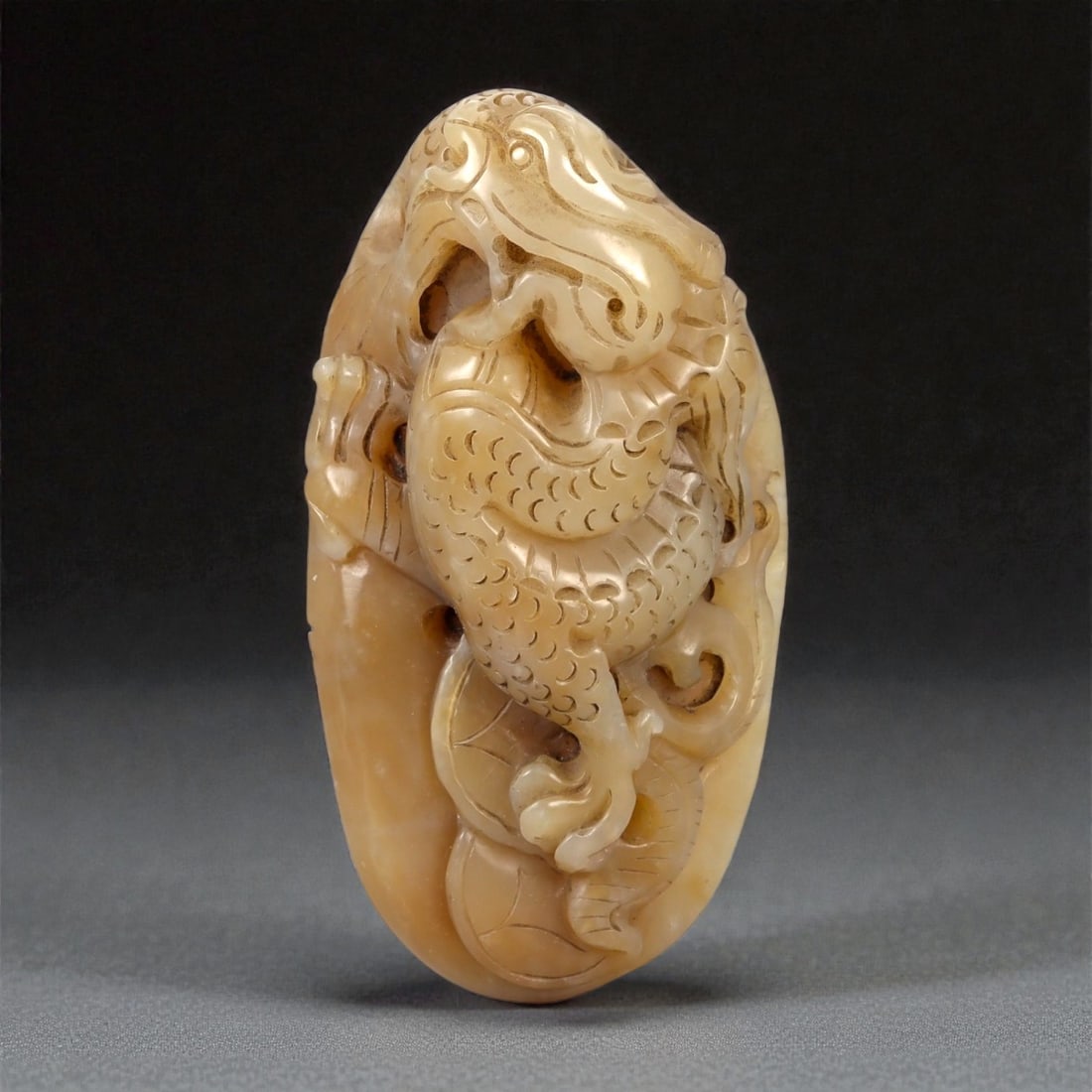 A Chinese Nephrite Jade Dragon Pendant, Qing Dynasty, 29FB (1 of 2)