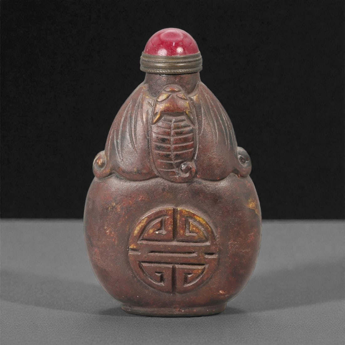A Chinese Stone Snuff Bottle, Qing Dynasty, 31FG (1 of 2)