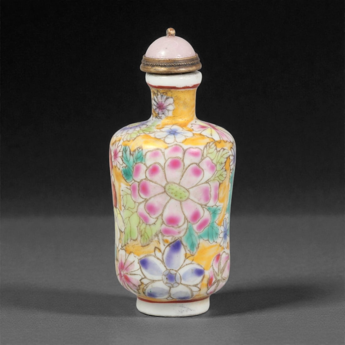 A Chinese Porcelain Snuff Bottle, Qing Dynasty, Yongzheng Period (1723-1735), 18YC (1 of 3)