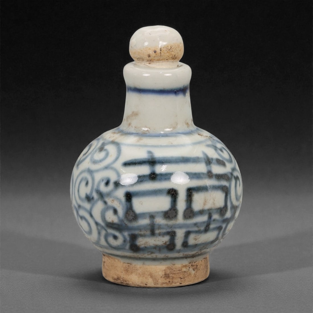 A Chinese Blue and White Porcelain Snuff Bottle, Qing Dynasty, 45FG (1 of 3)