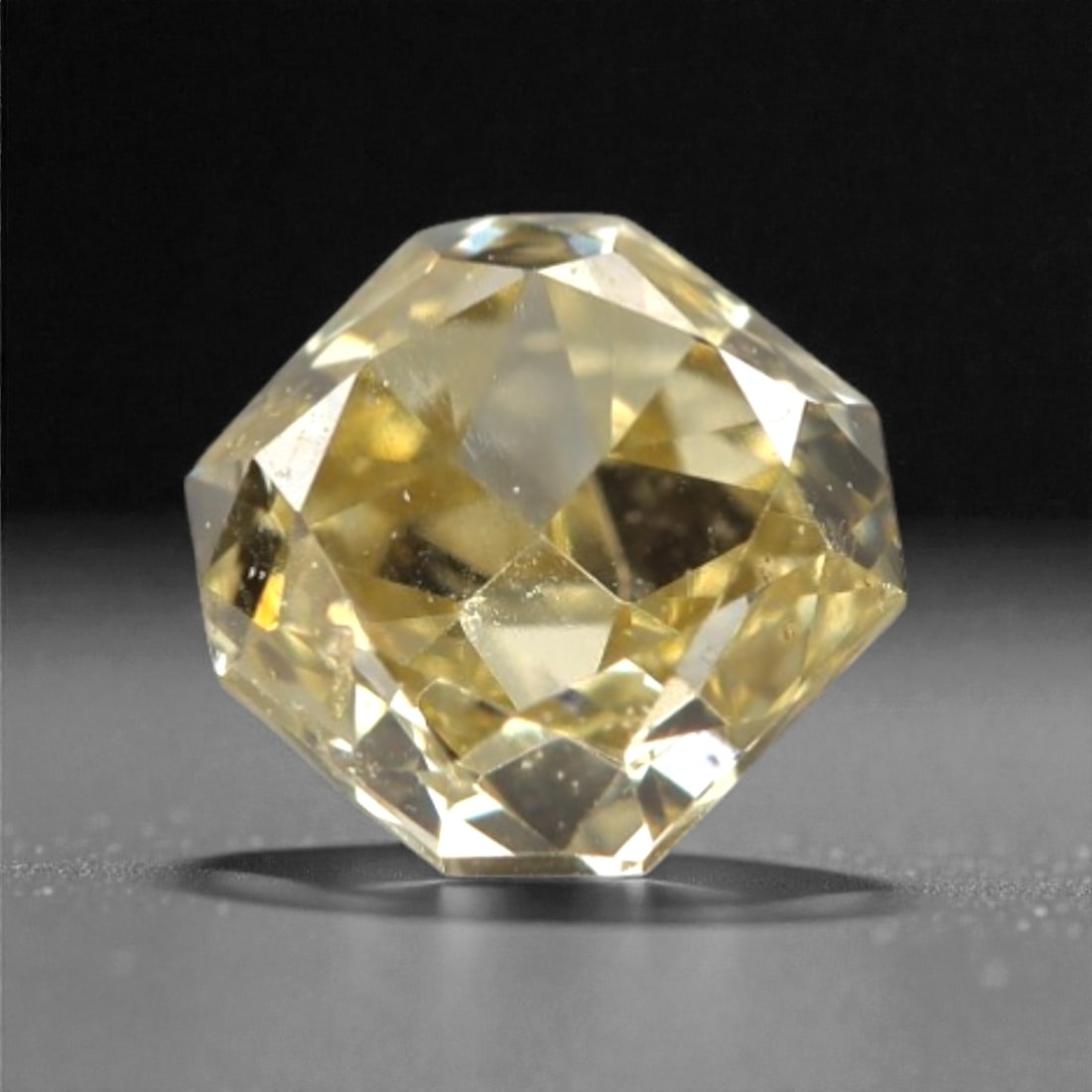 0.20 Carats Fancy Light Yellow Diamond - Natural South African Origin, 15DA (1 of 1)