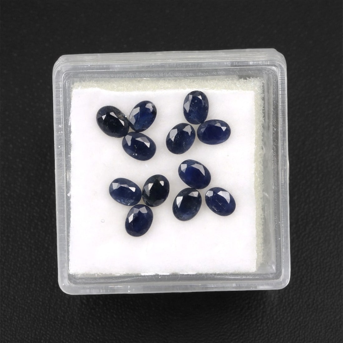 2.78 Carats Australian Blue Sapphire Parcel - Oval Cut, 77DA: This curated parcel of oval-cut blue sapphires from Australia exhibits a rich, deep blue hue, reminiscent of the ocean at midnight. Each stone is precision-cut to maximize light return, creating a spa