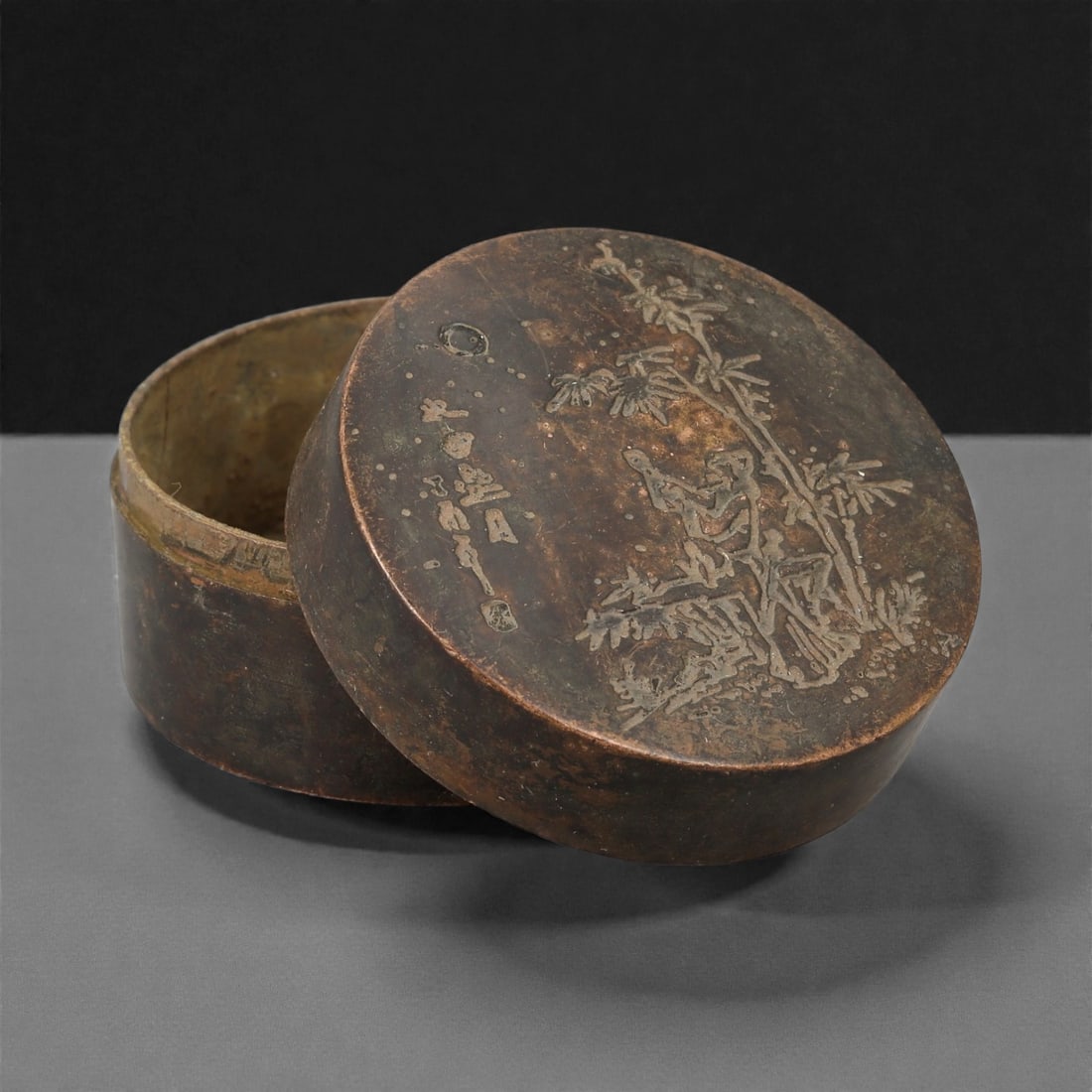 A Chinese Bronze Lidded Trinket Box, 20th Century, 89FD (1 of 2)