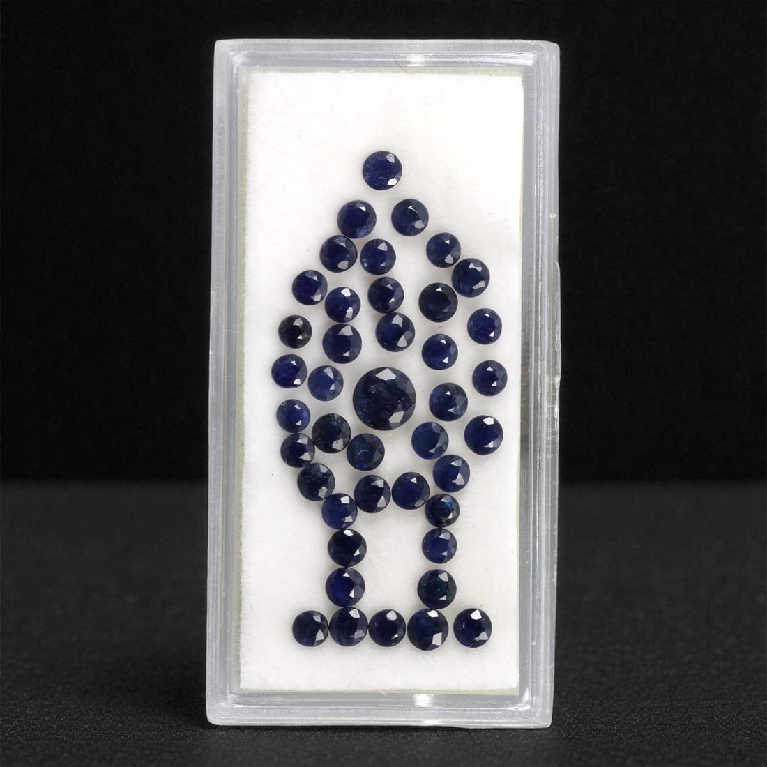 4.92 Carats Australian Blue Sapphire Parcel - Round Brilliant Cut, 62DA: This curated parcel of round brilliant-cut blue sapphires from Australia exhibits a rich, deep blue hue, reminiscent of the ocean at midnight. Each stone is precision-cut to maximize light return, cre