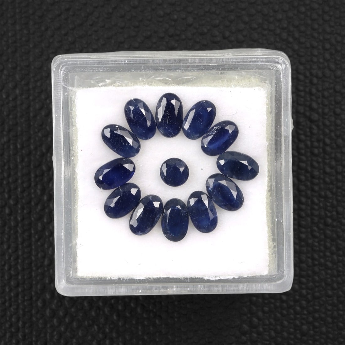 4.03 Carats Australian Blue Sapphire Parcel - Oval & Round Cut, 88DA: This curated parcel of oval and round-cut blue sapphires from Australia exhibits a rich, deep blue hue, reminiscent of the ocean at midnight. Each stone is precision-cut to maximize light return, crea