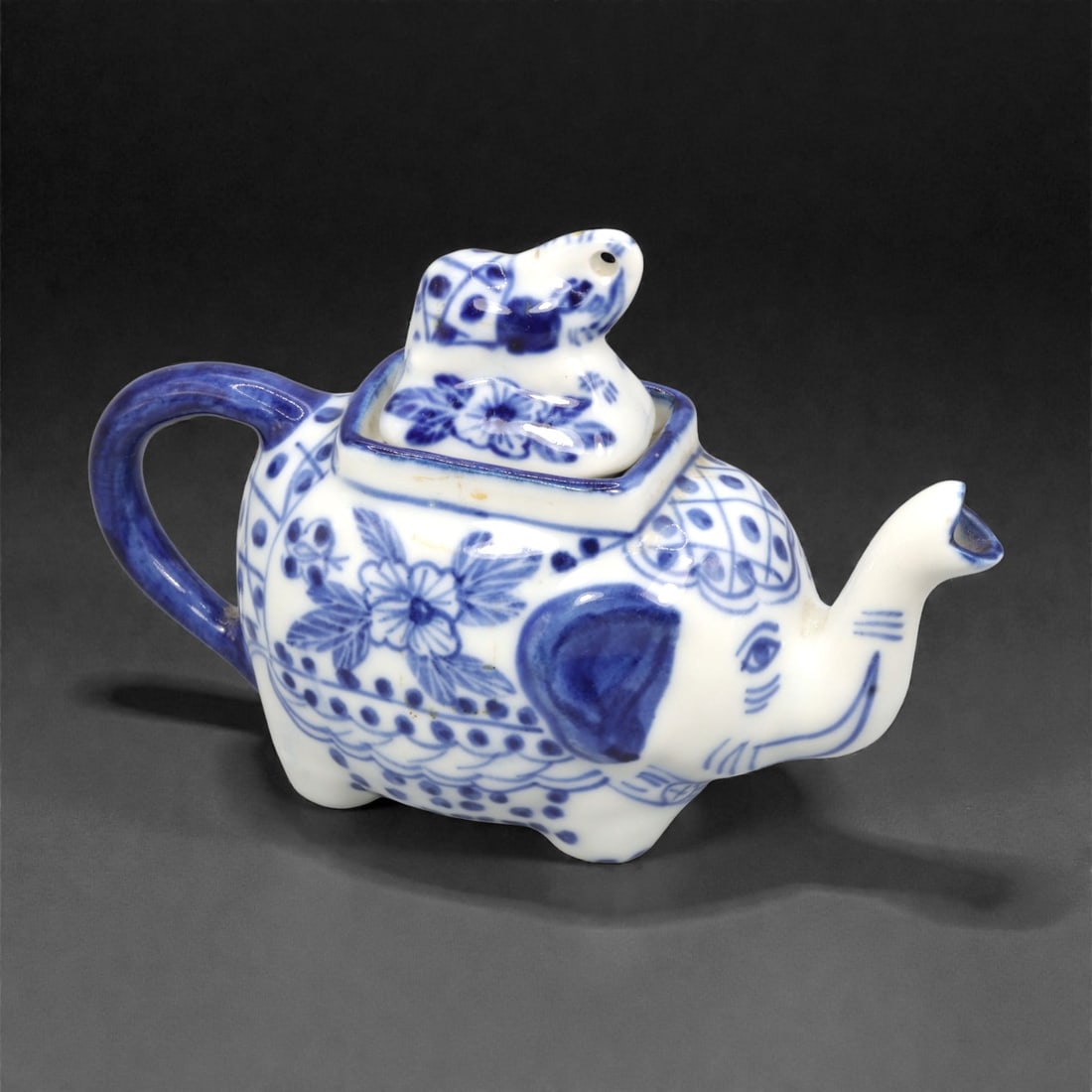 A Chinese Porcelain Elephant-Form Teapot, 20th Century, 46FK (1 of 3)