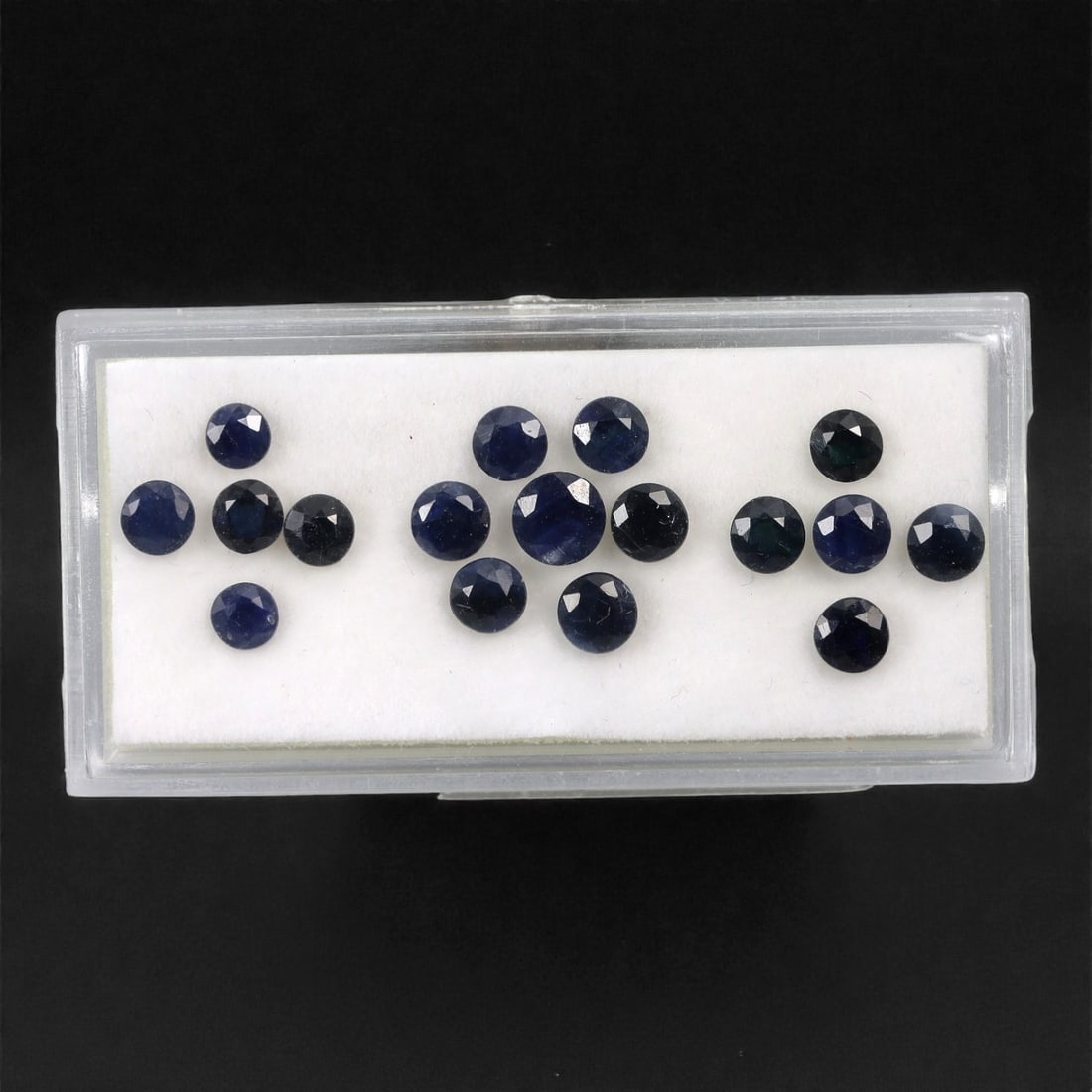 5.23 Carats Australian Blue Sapphire Parcel - Round Brilliant Cut, 60DA: This curated parcel of round brilliant-cut blue sapphires from Australia exhibits a rich, deep blue hue, reminiscent of the ocean at midnight. Each stone is precision-cut to maximize light return, cre