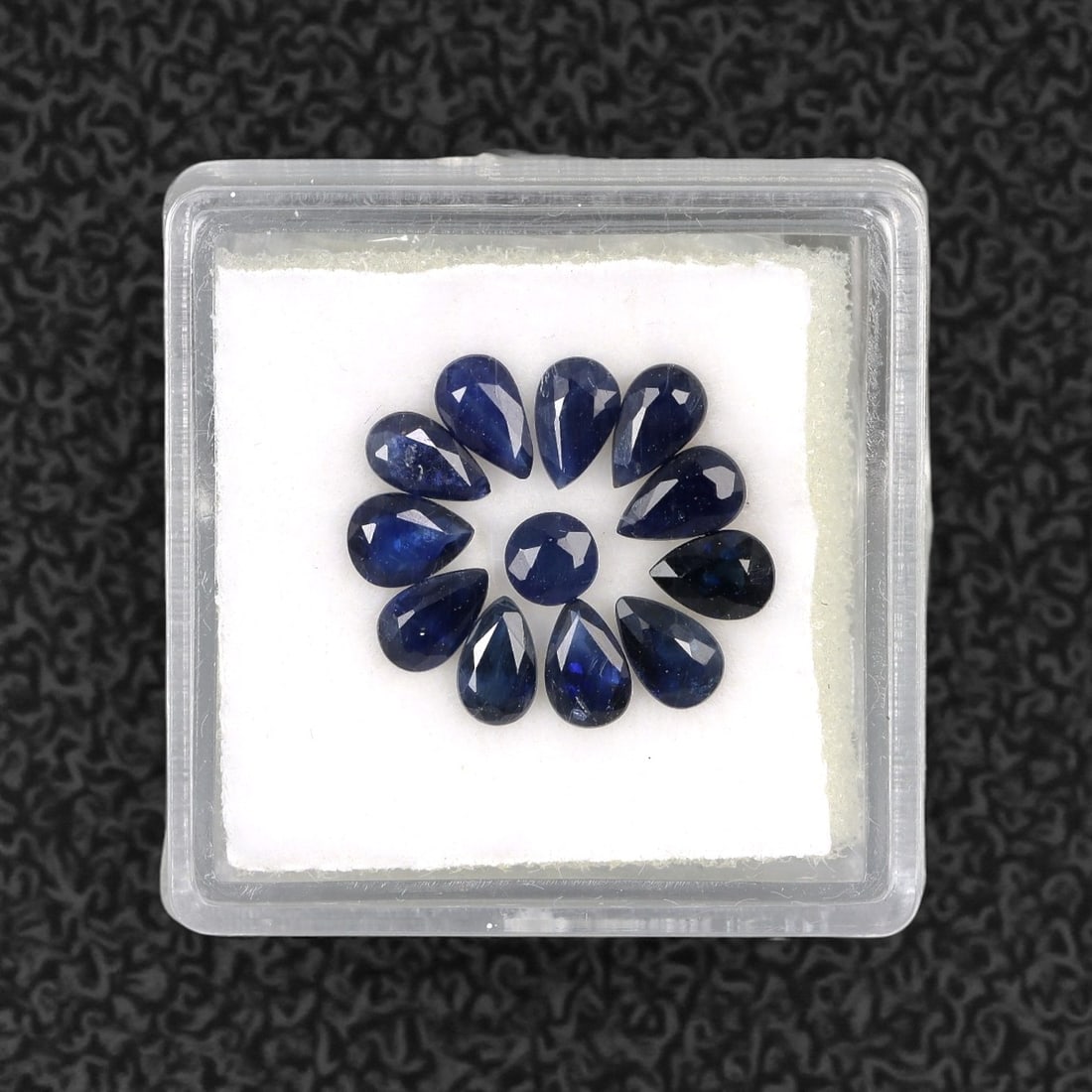 3.04 Carats Australian Blue Sapphire Parcel - Pear & Round Cut, 93DA: This curated parcel of pear and round-cut blue sapphires from Australia exhibits a rich, deep blue hue, reminiscent of the ocean at midnight. Each stone is precision-cut to maximize light return, crea