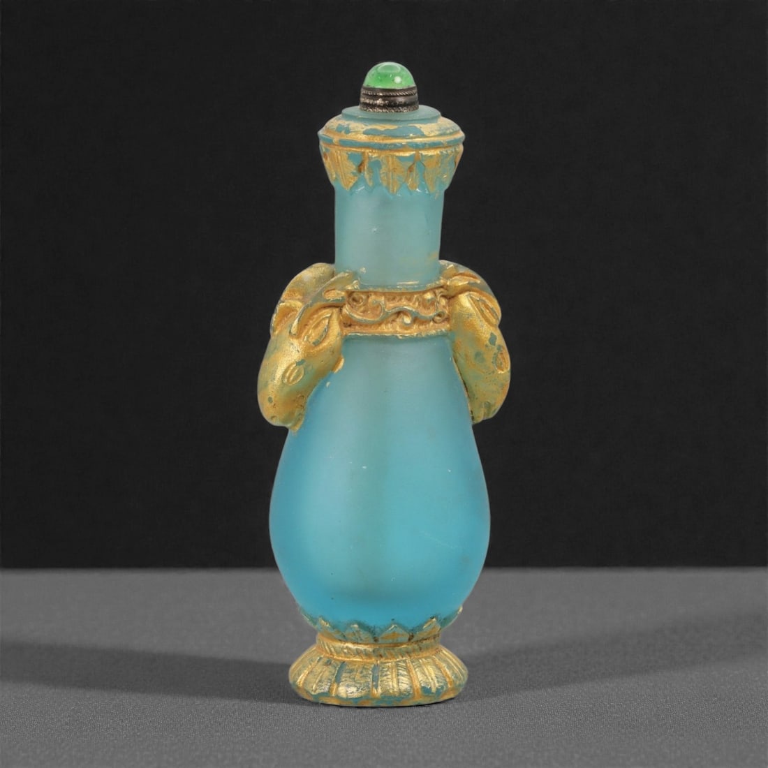 A Chinese Glass Snuff Bottle with Ram-Head Handles, 20th Century, 14FG (1 of 2)