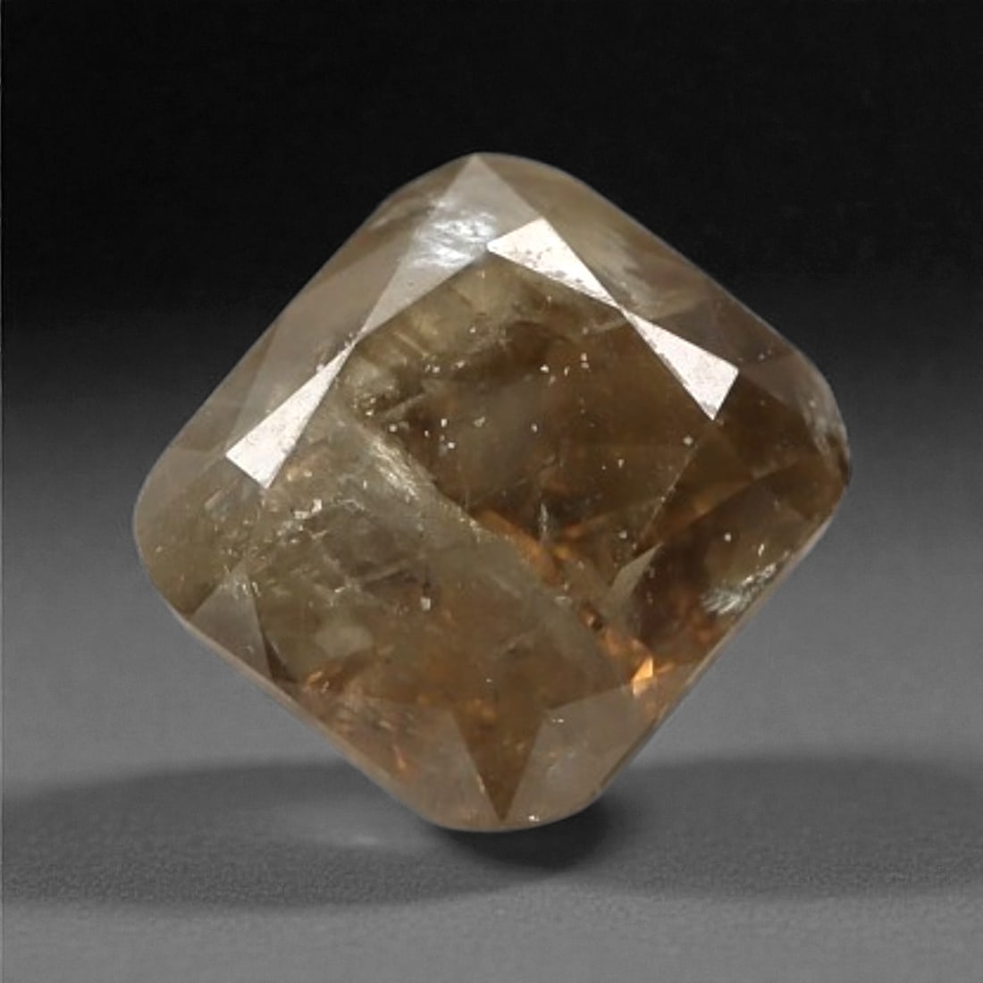 0.19 Carats Purplish Pink Diamond - Natural Argyle Mine, Australia, 95A: This singular purplish pink diamond from the Argyle mine is a rare and captivating gem, showcasing the distinctive, velvety hue that has made Australian pink diamonds among the most coveted in the wor