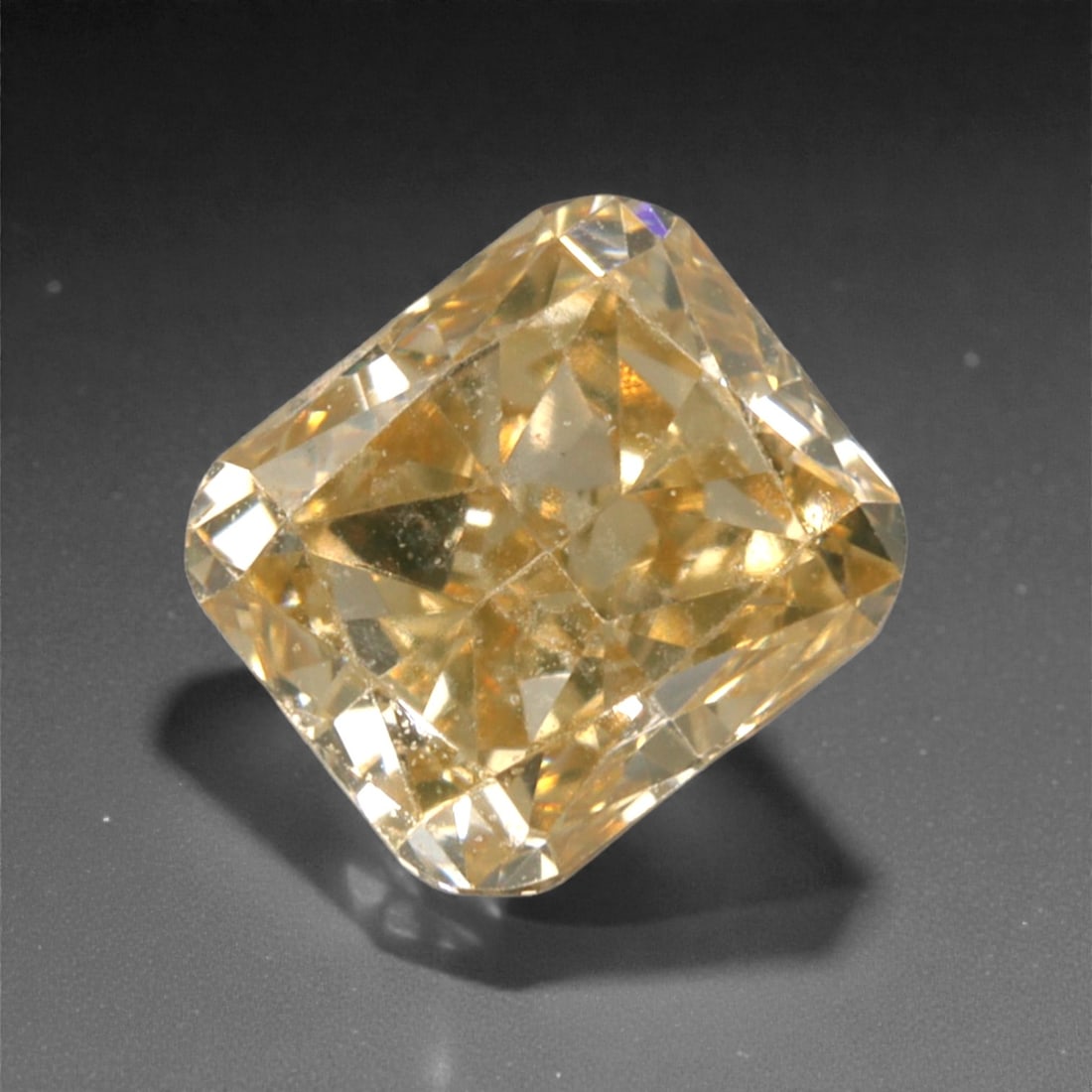 0.24 Carats Fancy Light Yellow Diamond - Natural South African Origin, 35DA (1 of 1)