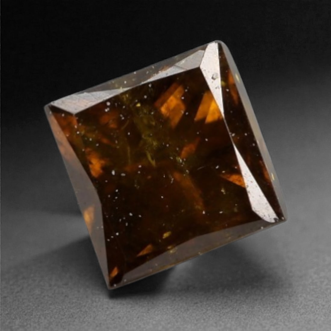 0.28 Carats Orangy Red Fancy Diamond - Princess Cut, 199A (1 of 1)