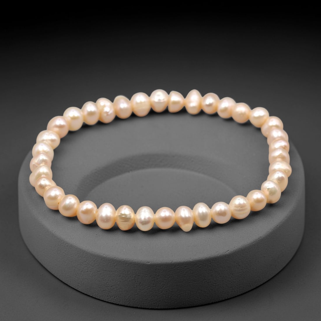 A Cultured Pearl Bracelet, 20th Century, 91ZH (1 of 1)