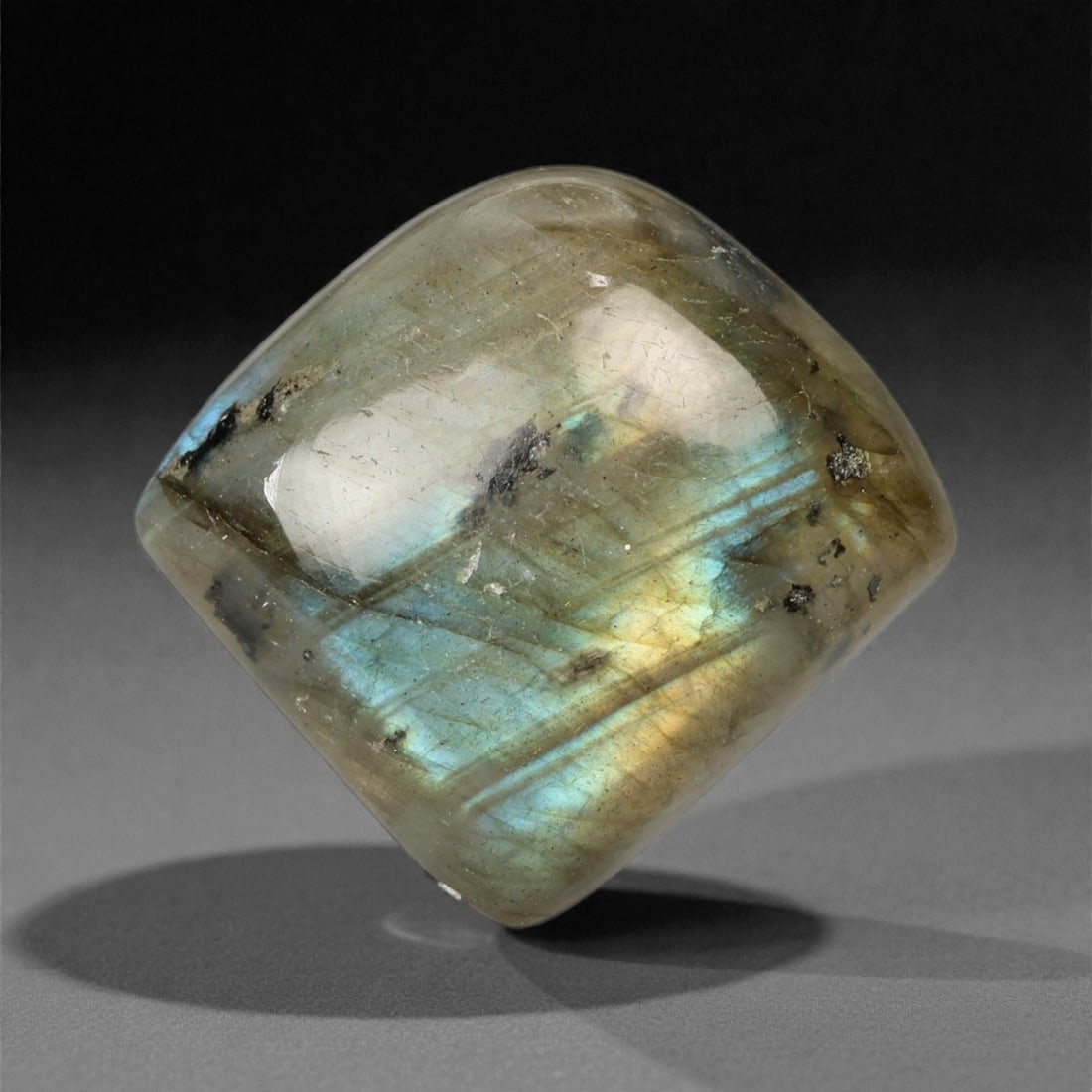 25.51 Carats Blue-Gold Labradorite Cabochon - Natural Madagascar Stone - 19.4 x 18.3 x 7.0 mm, 31XK (1 of 1)